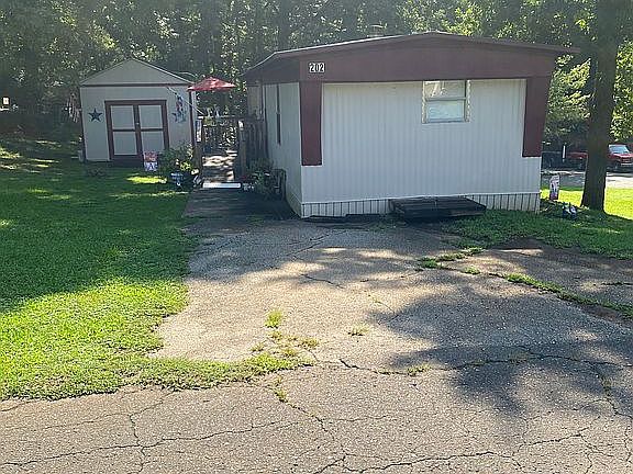5th image of 202 Brentwood Cir
