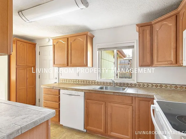 7021 SE 69th Ave — Photo 10
