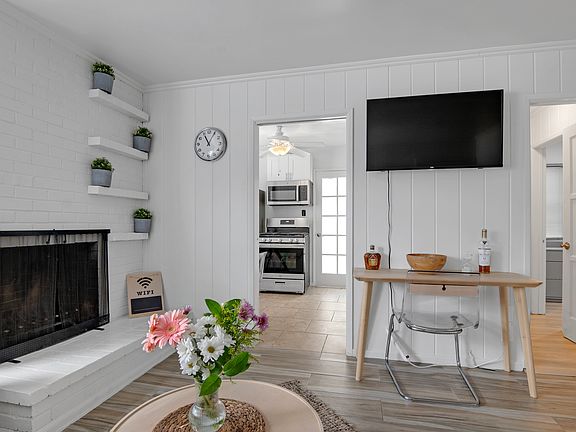 4th image of 5920 E Ocean Blvd