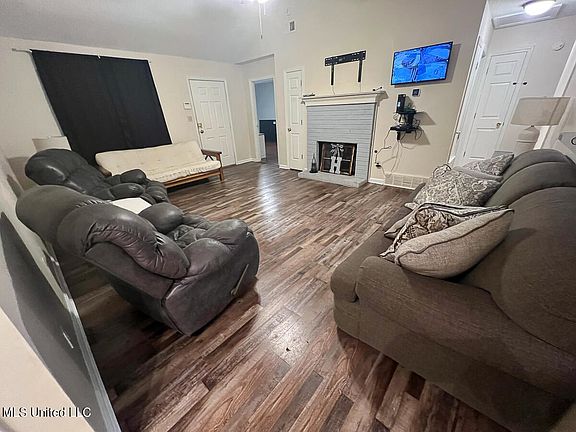 4th image of 7032 Foxhall Dr