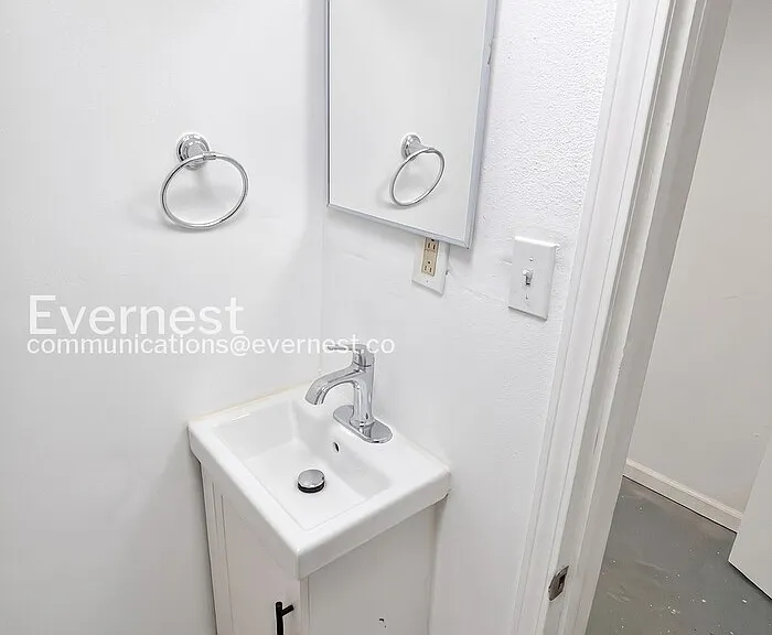 4847 Calvin Ave — Photo 16