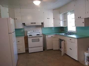 1st image of 824 E Doddridge Ave