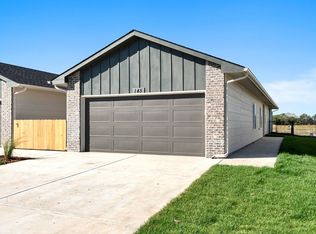 124 & 126 N Gowen St, Goddard, KS 67052