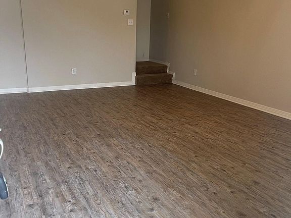4th image of 914 Meadow Cir S #914