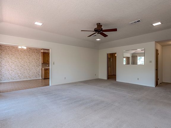 4th image of 900 Val Verde Dr