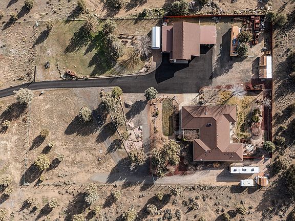 5th image of 14300 SW Chickadee Rd