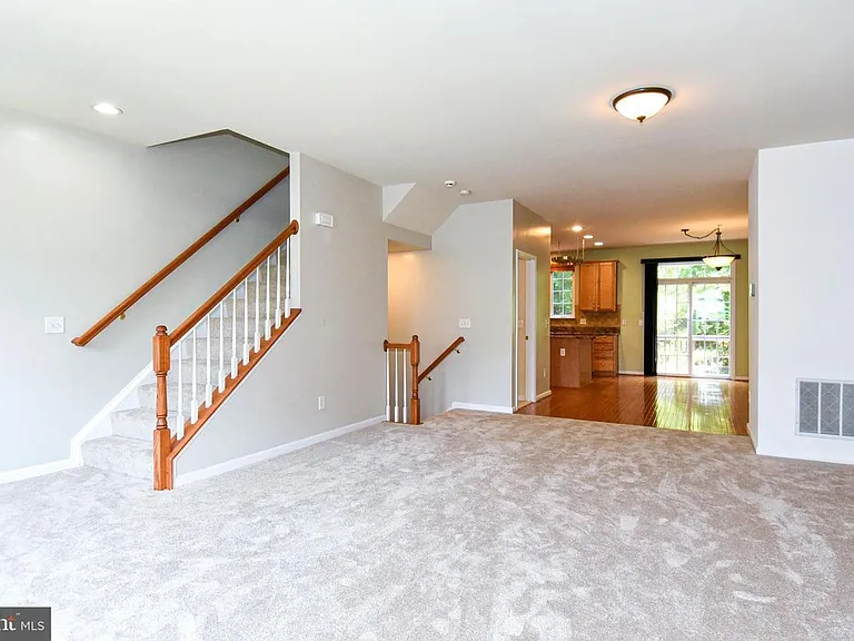 7810 Locust Leaf Ln — Photo 17