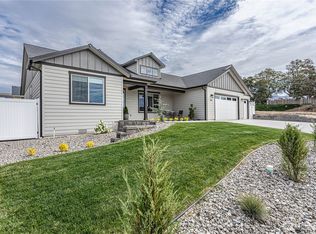819 N Newport Loop, East Wenatchee, WA