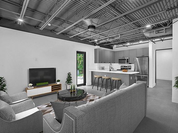 3rd image of 604 NE 9th Avenue
