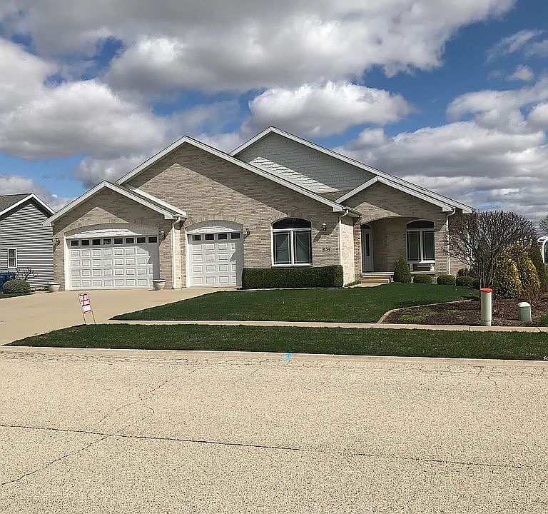 1st image of 834 S Hanson Dr