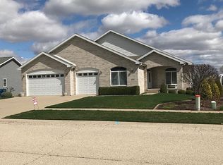 834 S Hanson Dr, Watseka, IL 60970
