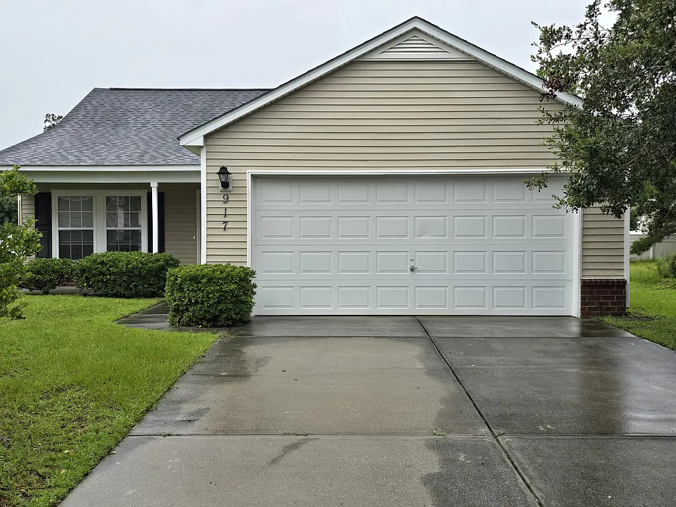 917 Bur Oak Ct