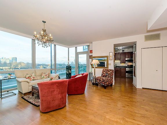 3rd image of 1201 S Prairie Ave APT 402