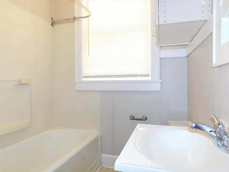 1609-1611 N Locust St — Photo 12