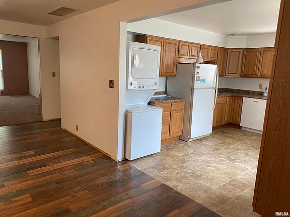 5th image of 15 S Avenue B St #1