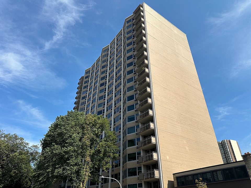 1st image of 555 W Cornelia Ave APT 1008