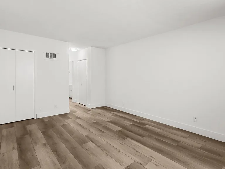 1419 S Bentley Ave #105 — Photo 22