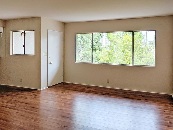 4th image of 275 S Oakland Ave APT 304