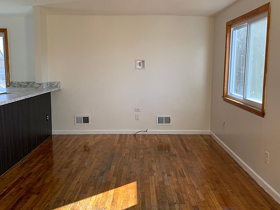 4th image of 2 Oakville St Floor 2