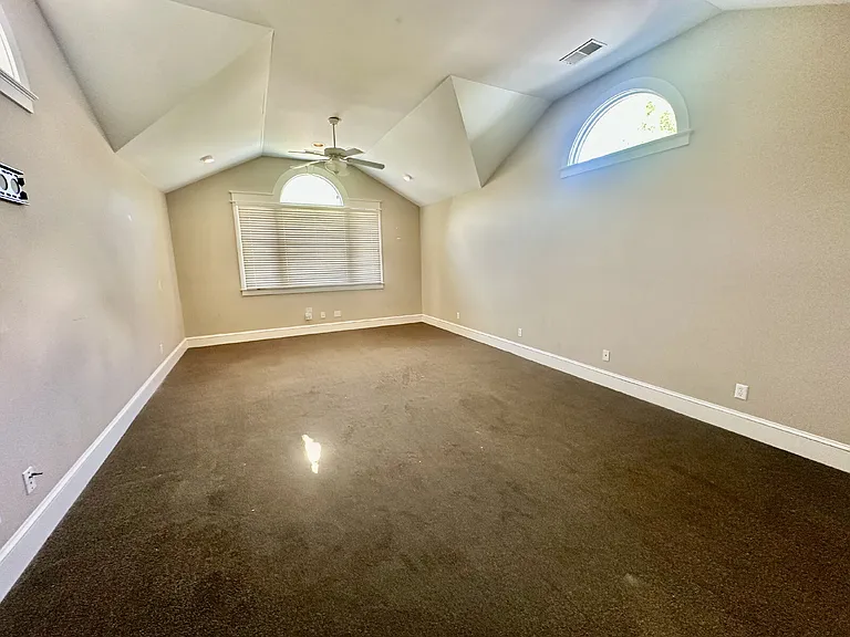 9 Royal Pointe Dr — Photo 26