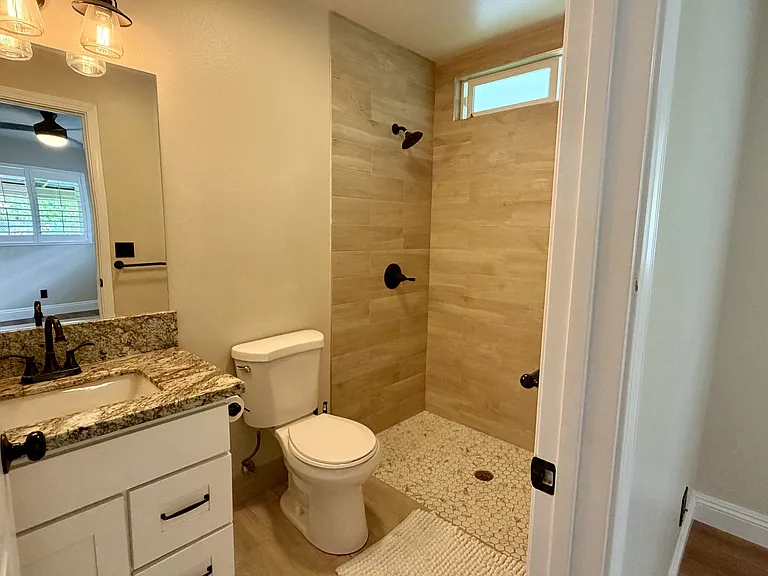 En Suite bathroom in primary bedroom