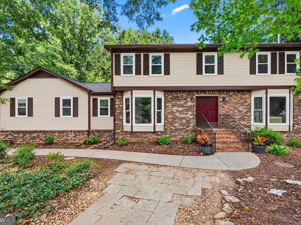 3824 Shawnee Run SW, Lilburn, GA 30047