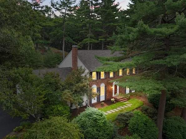 45 Blueberry Ln, Westwood, MA 02090