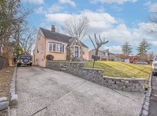 27 Summer Ave, Great Neck, NY 11020