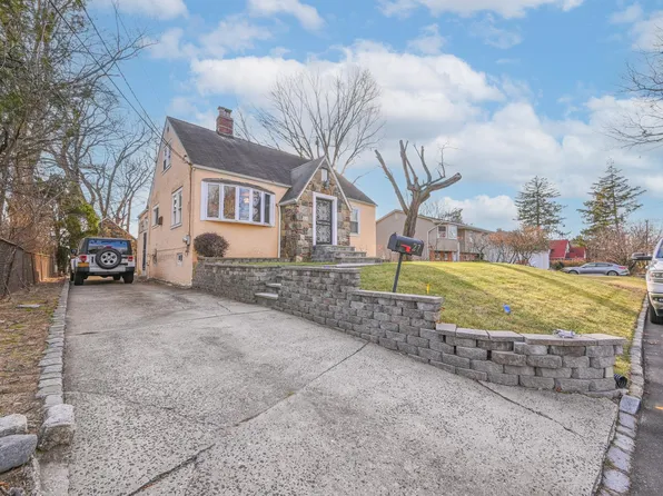 27 Summer Avenue, Great Neck, NY 11020