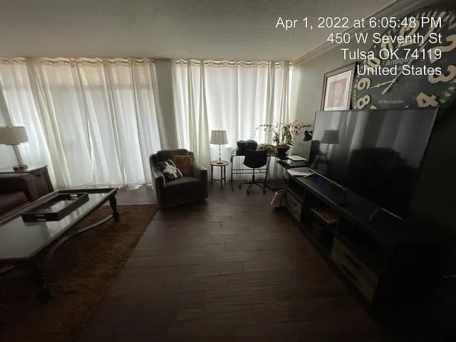 450 W 7th St #206