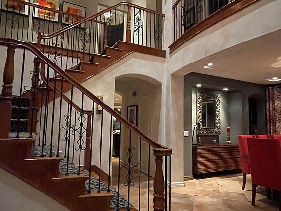 Open floor plan foyer