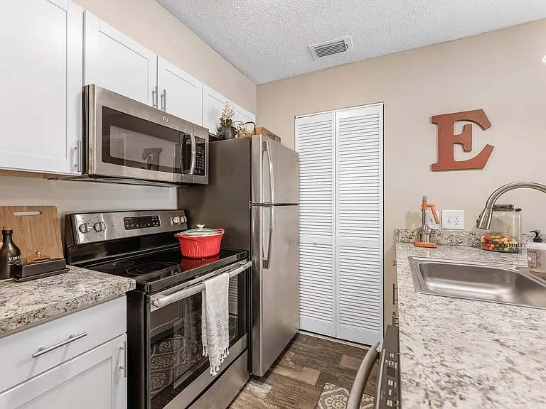 Epic Apartments — Photo 25