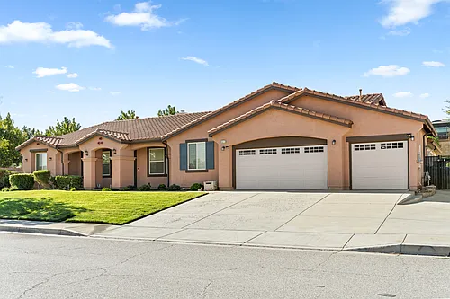5512 Las Brisas Ter Photo 1