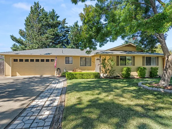 2995 Bedford Cir, Medford, OR 97504
