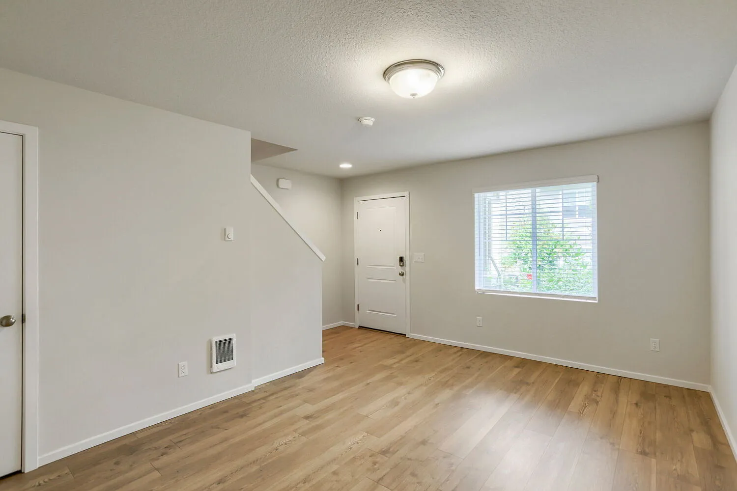 2 bed, 2.5 bath, 1496 sqft, $2,472 — Photo 4