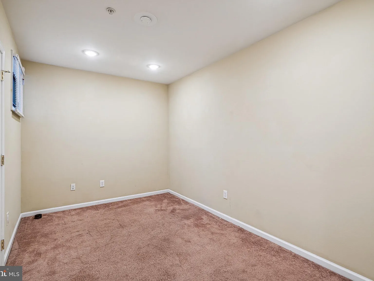 3 bed, 3915 sqft, $1,650 — Photo 4