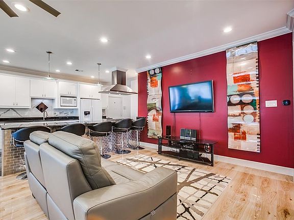 3rd image of 4709 Cresthill Ln