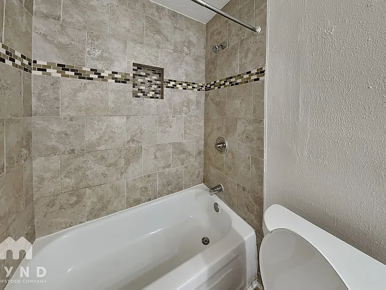 15831 Pryor Dr — Photo 14
