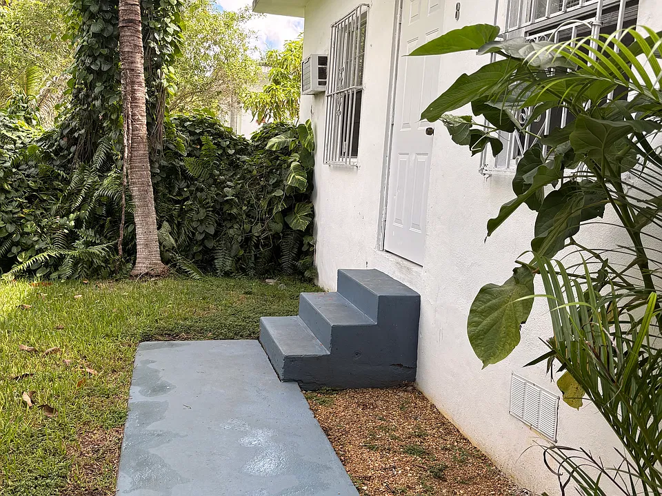 601 NW 90th St