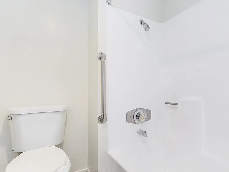 New Horizon Village Senior Apartment Homes — Photo 15
