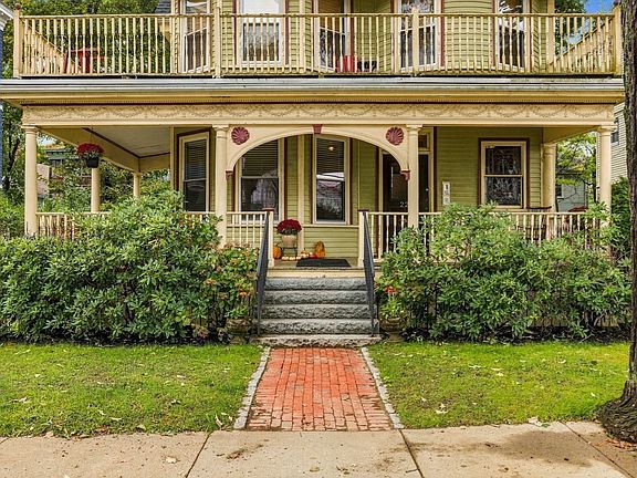 3rd image of 22 Hewlett St #1