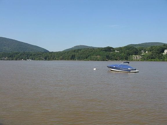 3rd image of 26 Hudson River Ln