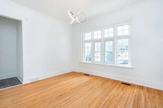 499 Queens Ave — Photo 5