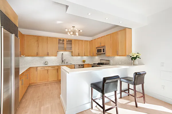 Rented by Sotheby's International Realty | media 23