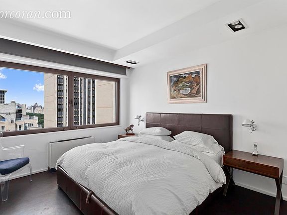 3rd image of 58 W 58th St APT 22C