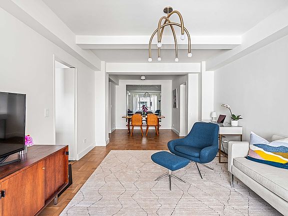 3rd image of 200 E 57th St APT 8D