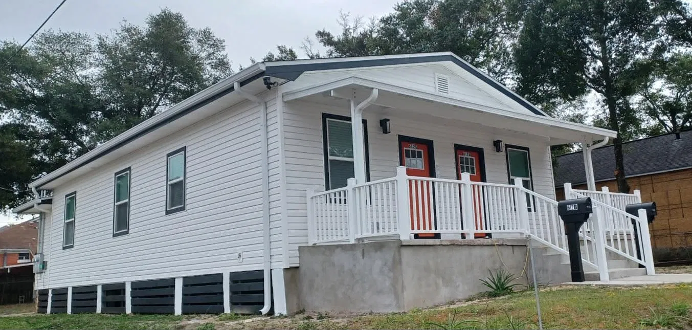 612 N East St — Photo 1