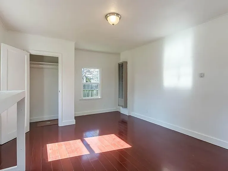 325 N 18th St — Photo 11