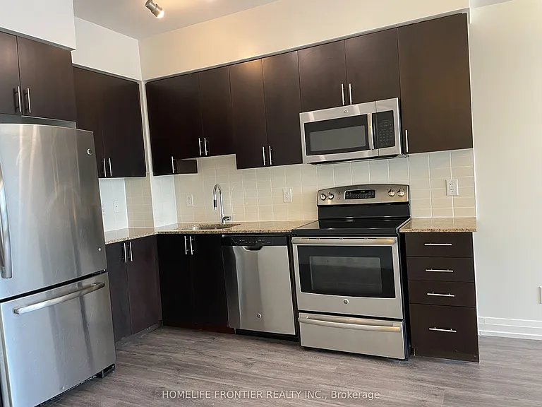 7167 Yonge St #202 — Photo 6