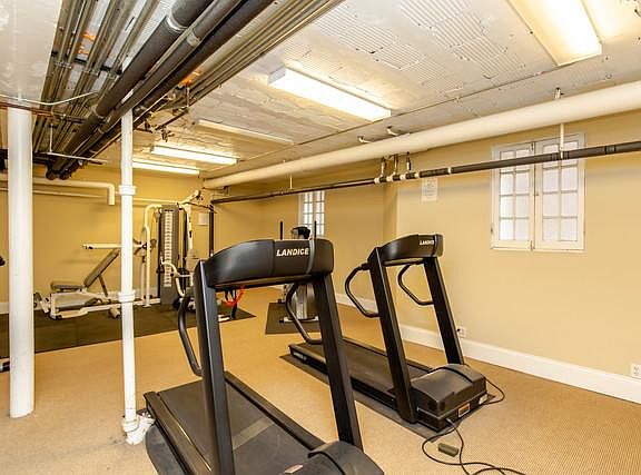 5th image of 1511 Hinman Ave APT 3W